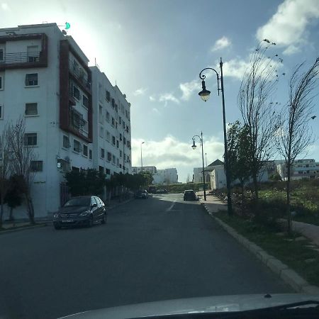 Appartement Familial Proche Aeroport Bab Andalous Tanger Exterior foto